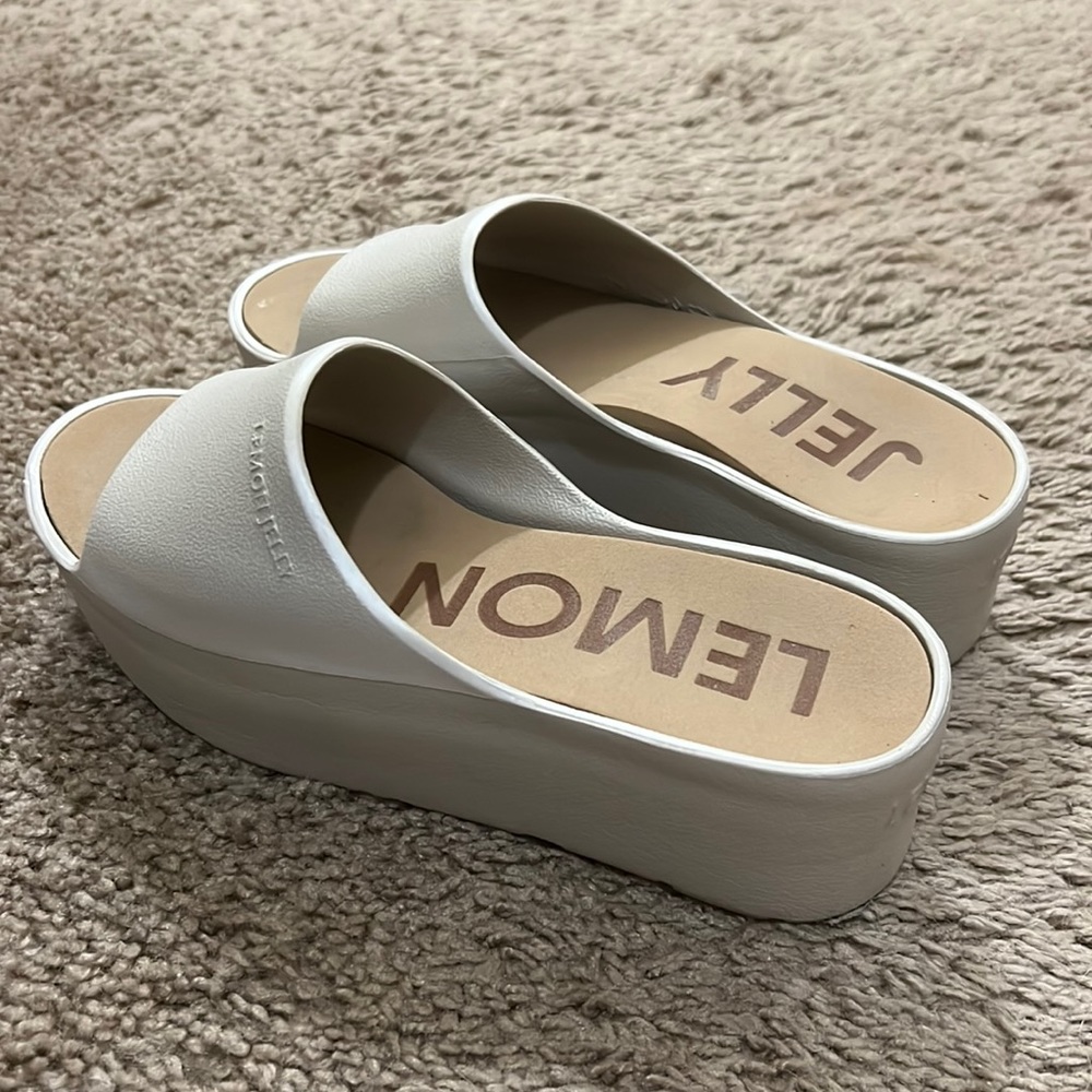 Lemon Jelly Platform Sandals “Sunny” in warm grey